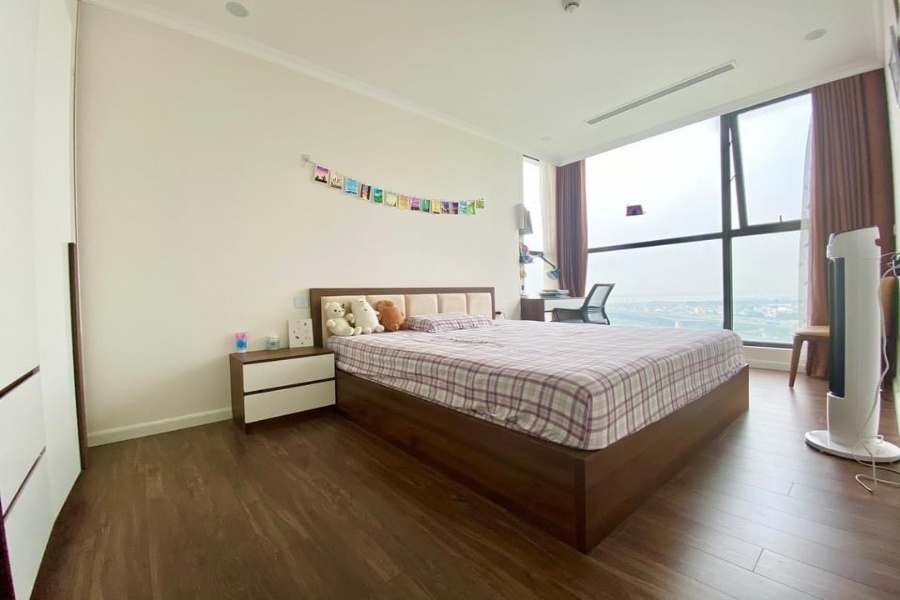 Căn hộ mới đẹp nội thất đắt tiền cho thuê ở Tòa R1 Khu Sunshine Riverside Tây Hồ 1