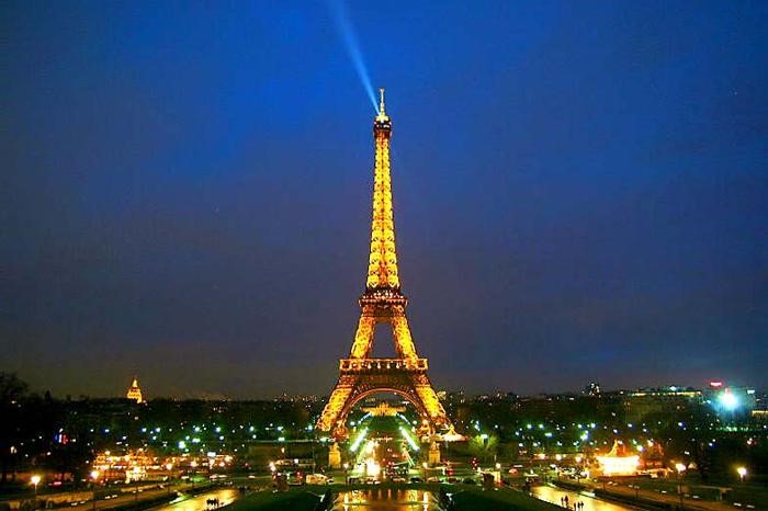 Tháp Effiel - biểu tượng của kinh đô ánh sáng Paris