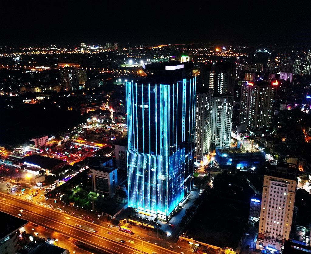 Sunshine Center – “đại bản doanh” của Sunshine Group – kiêu hãnh tọa lạc trên trục đường Phạm Hùng đắt giá nhất Tây Hồ Tây – Hà Nội.